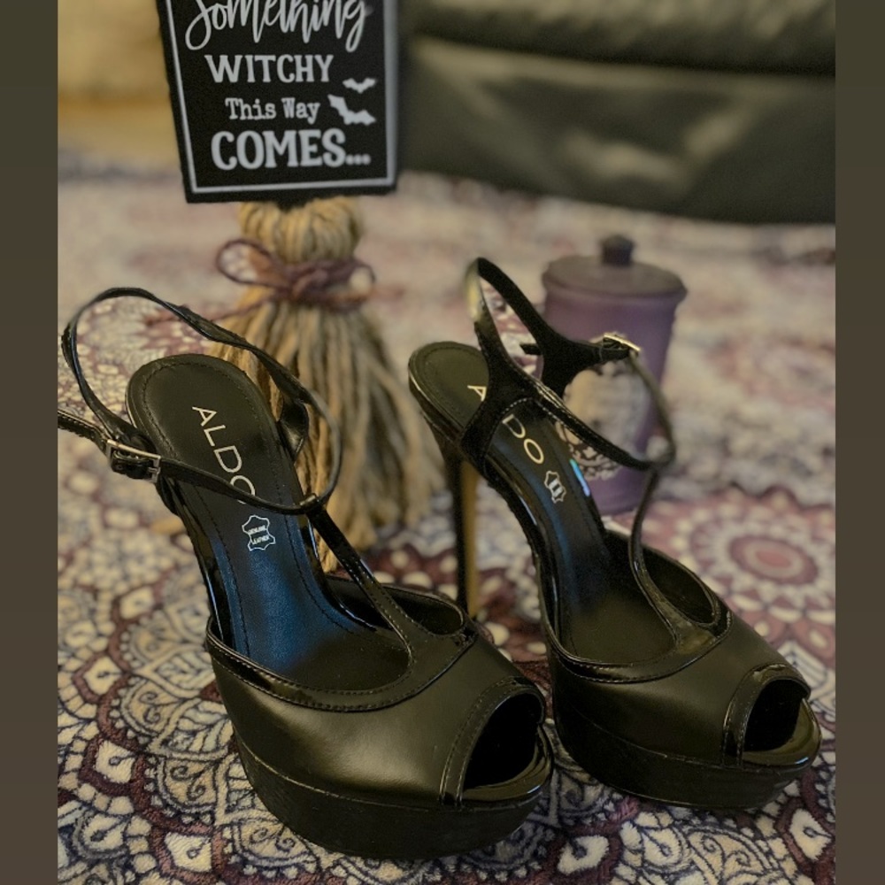Aldo Peep-toe heel Size 6